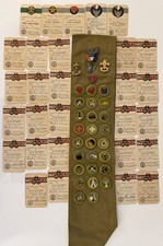 1945 BOY SCOUT MERIT BADGE SASH 26 MERIT BADGES EAGLE BADGE AWARD PINS CARDS VGC