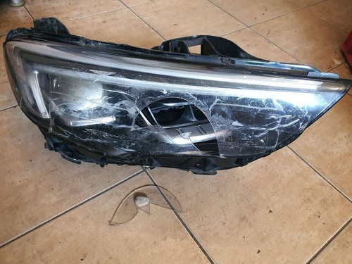 Opel Insignia B 2018 headlight headlamp 39122975 ROA28052