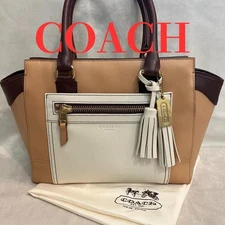 [Good condition] COACH handbag beige/white with charm