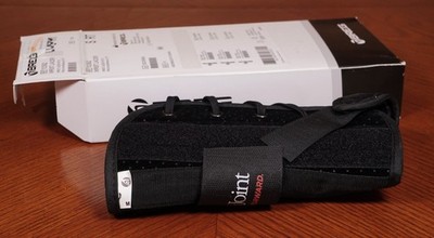Breg 7-8'' Wrist Lacer Splint Brace Support - Right, Small 10392 Sz Medium Right