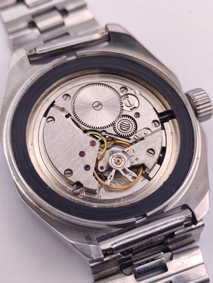 Vintage Watch Vostok Amphibia Soviet Diver USSR Mechanical Wristwatch 1980s  - Image 3 of 4