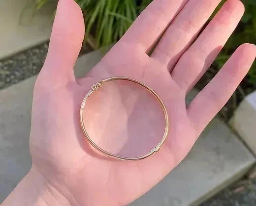 Vintage & Estate New Style 14k Yellow Gold Finish 7" Bangle Bracelet Unisex - Image 2 of 4