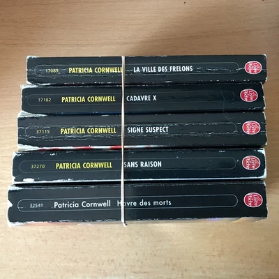 livres 126: 5 livres PATRICIA CORNWELL poche - Photo 1/3