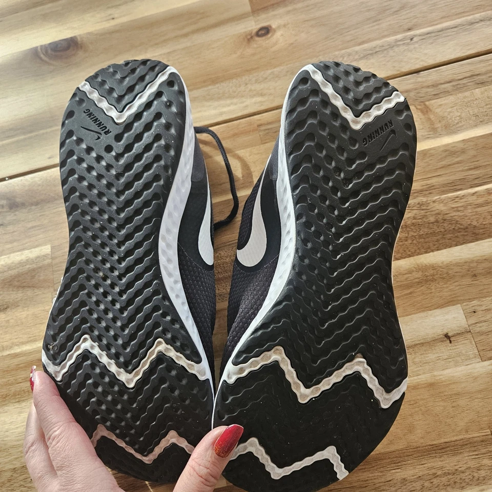 Size 7.5  Nike Revolution 5 Anthracite W - Image 3 of 4