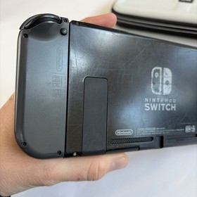 NINTENDO SWITCH CONSOLE HAC-001 With CHARGER & Case Joycons Oem TESTED