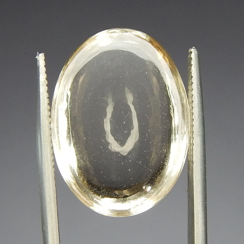 Cabina ovalada fluorescente sin calefacción extraída tierra natural escapolita amarillo VVS de 15,4 quilates Foto 4 de 4