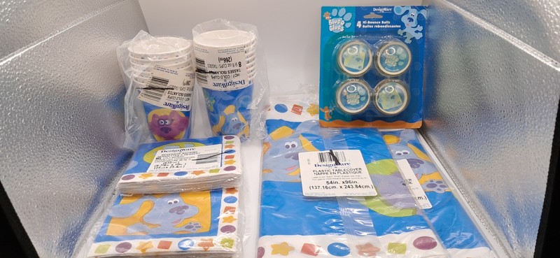 Blues Clues Cups, Napkins, Tablecovers and bounce balls.
