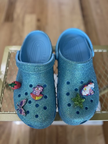 Crocs Classic Glitter Clog Damen 11 Herren 9 türkis blau Slipper mit 5 Jibbitz