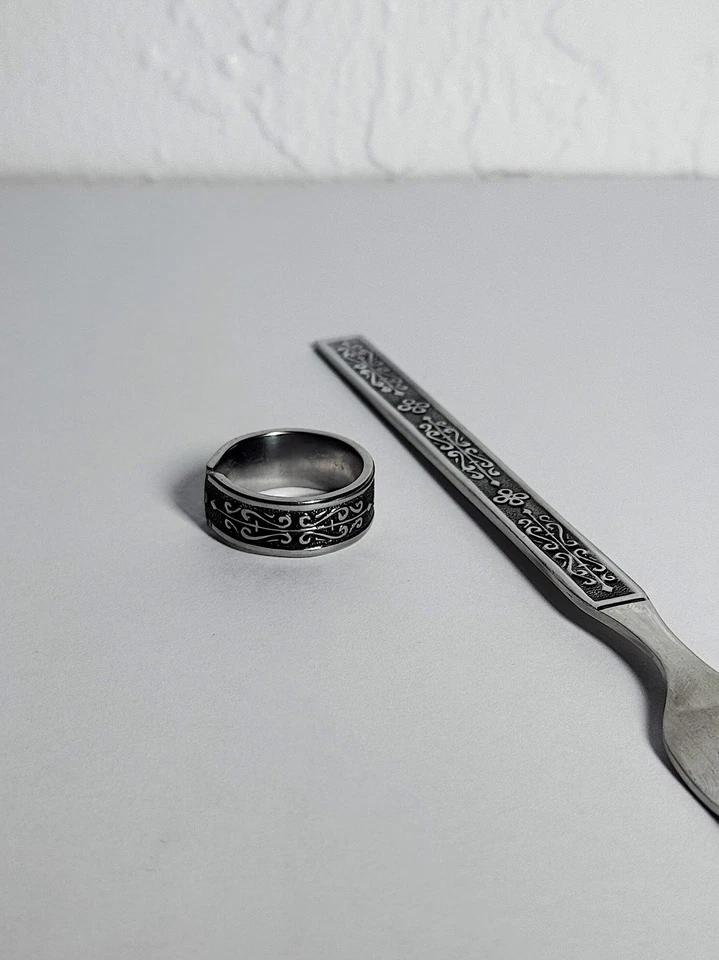 Madame’s Web Spoon Ring - Vintage - Handmade - Stainless Steel - Sizes 4-15US - Image 4 of 4