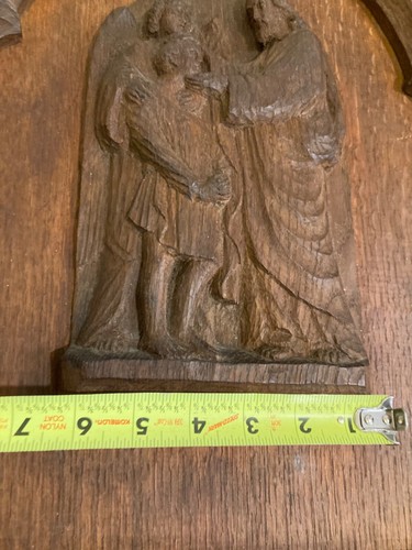 Antico pannello placca da parete in legno religioso intagliato rilievo Gesù benedice il bambino - Foto 8 di 10