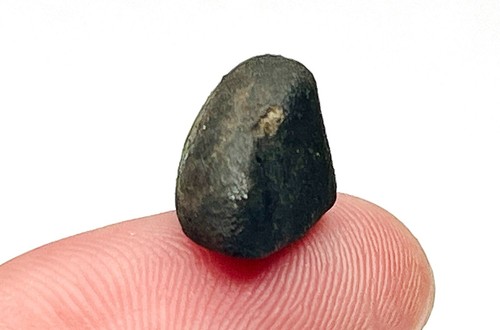 CHELYABINSK 1.872g Meteorite, Individual stone, fresh fusion crusted, A+ quality - Picture 15 of 21