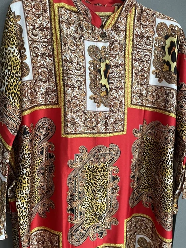 ?Very Nice Versace Barocco print silk shirt dress with a tie waist ?