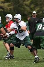 Guard Alan Faneca New York Jets blocks in Organized Team Activiti- 2008 Photo 2