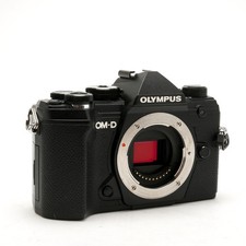 Olympus OM-D E-M5 Mark III Mirrorless 20.4MP Digital Camera w/ FL-LM3 SC 2,700
