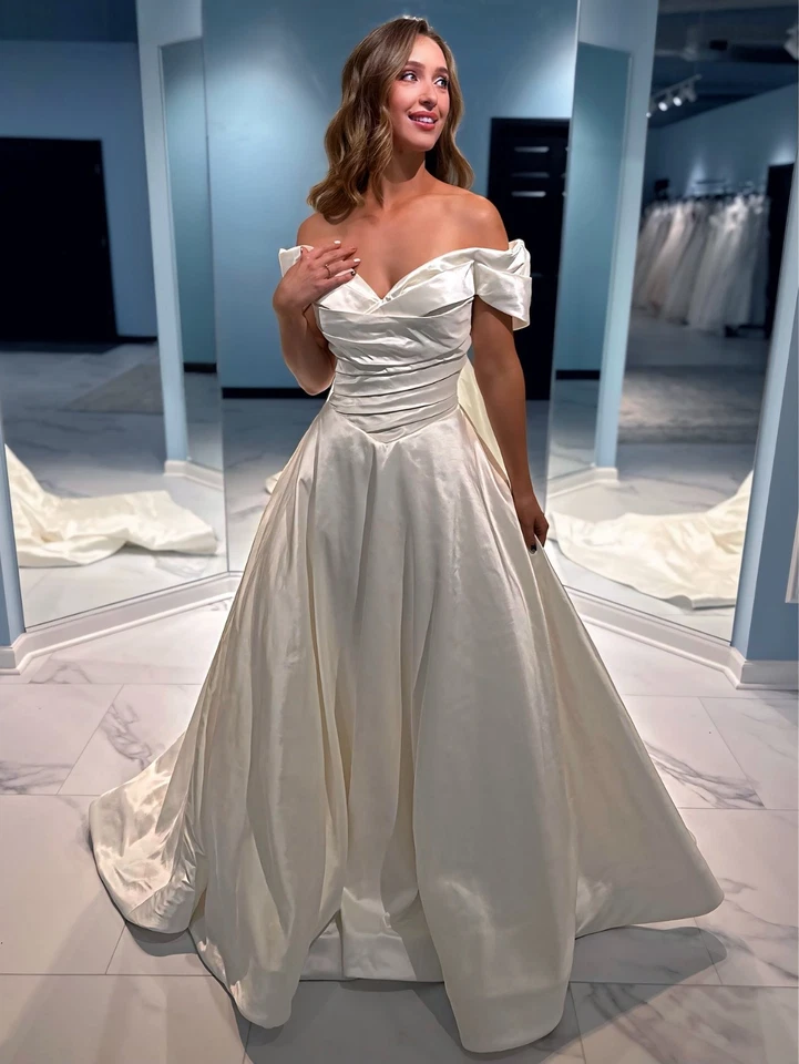 Vestidos de novia fuera del hombro satinado barrido tren una línea apresurada vestidos de novia Foto 2 de 4