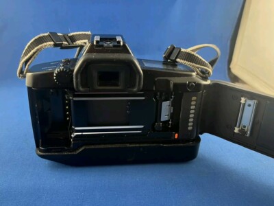 Canon EOS 650 35mm Digital Film Camera W/ 50m, +70-210mm Zoom Lens