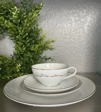 Vintage Kaysons fine China Japan GOLDEN RHAPSODY 1961  Set Of 8