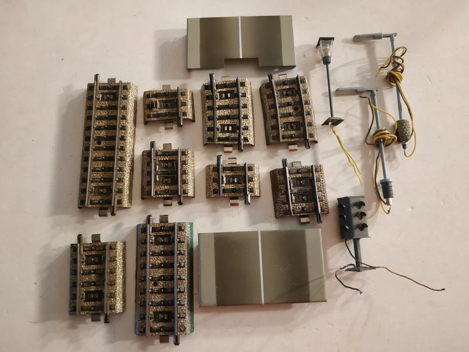 Märklin - MÄRKLIN, VARIOUS PARTS, SIGNALS and TRACKS UNTESTED, SCALE HO - Image 2 of 4