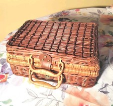 VTG Wicker Picnic Basket Carry Case Lunch Box Red Checkered Liner Leather Latch