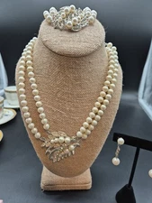 EMMONS VINTAGE SIGNED FAUX Peal NECKLACE/ EARRING/BRACELET SET