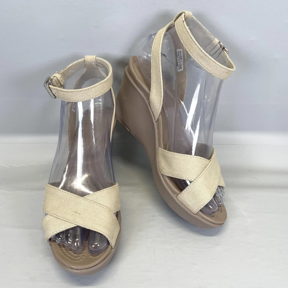 Sandalias de cuña Crocs Leigh II para mujer talla 5 beige lona informales con correa al tobillo zapatos Foto 2 de 4