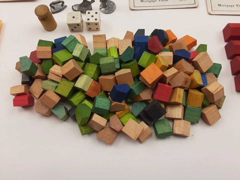 БОЛЬШОЙ ЛОТ 1930-х 40-х годов МОНОПОЛИЯ ЗАПАСНЫЕ ЧАСТИ ДЕРЕВЯННЫЕ ЧАСТИ ЖЕТОНЫ ДЕНЬГИ - Изображение 3 из 4