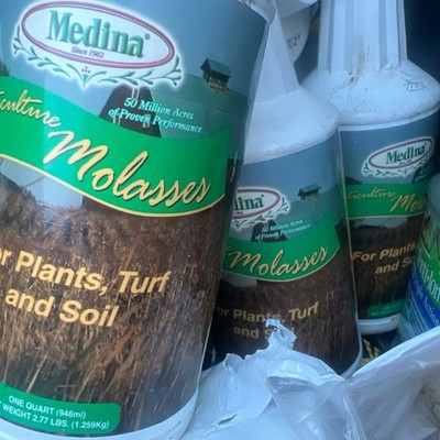 Medina Medium Molasses 2 , 1 quart Bottles Plants, Turf, And Soil
