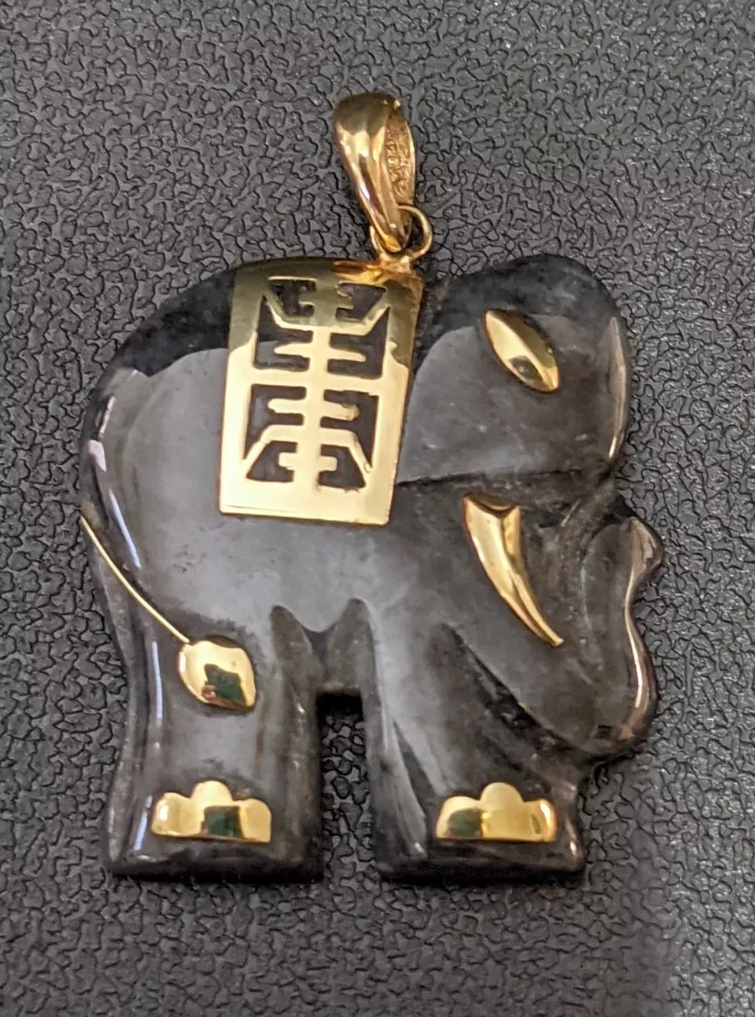 Black jade elephant pendant deals
