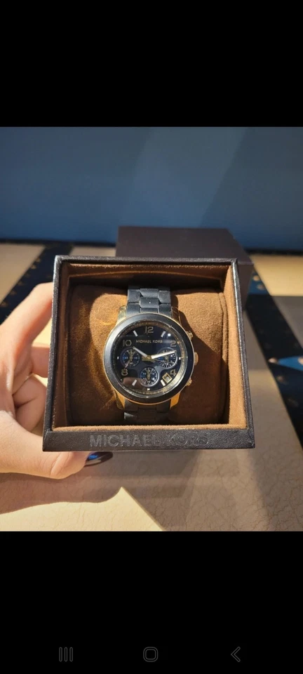 Michael Kors MK5191 Runway oro e cinturino in caucciù nero 39 mm - Immagine 2 di 4