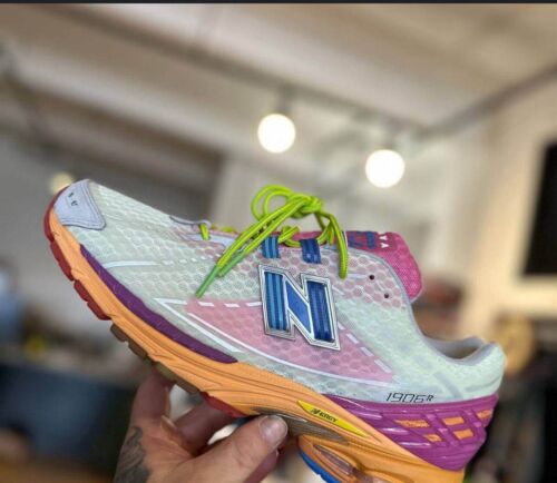 Action Bronson x New Balance 1906R Rosenwasser SKU M1906RKL - Größe 9 - Bild 2 von 5