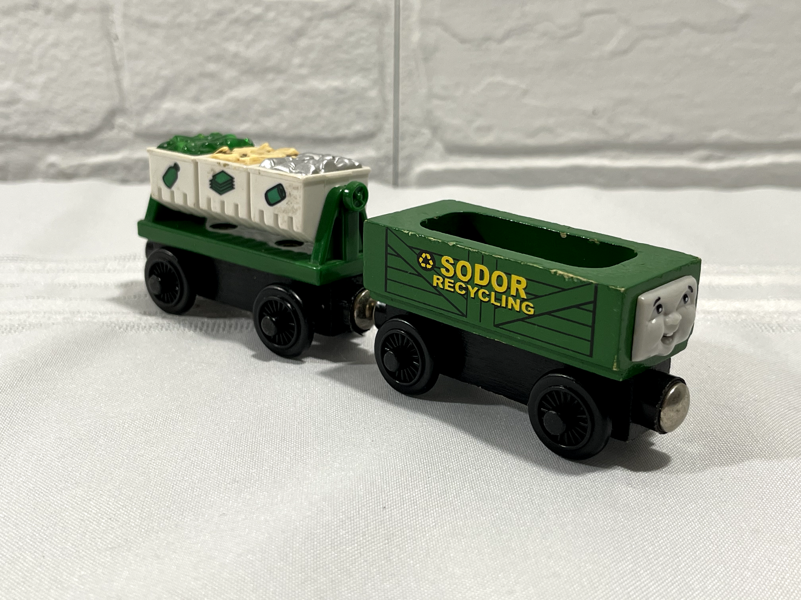 Thomas & Friends Wooden Railway RECYCLING CARS BINS Trains Tank Engine 2002