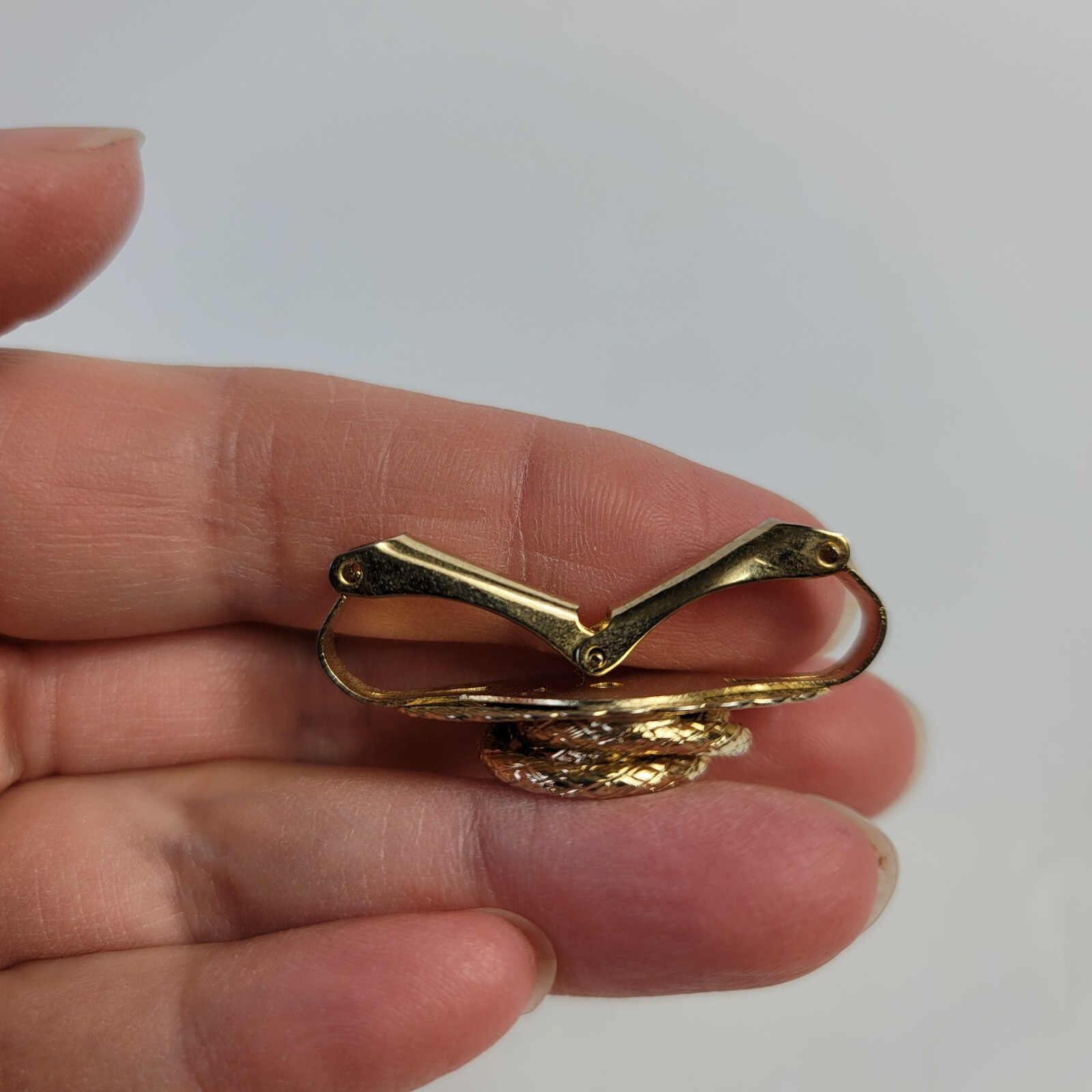 Vintage Gold Tone Scarf Clip Hinged Three Connected Circles Textured