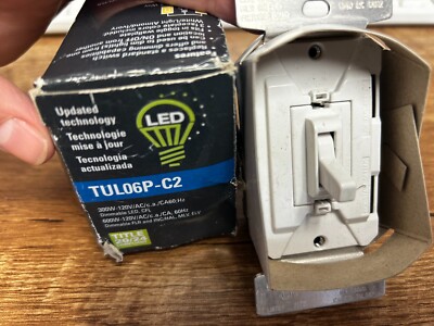 EATON UNIVERSAL TOGGLE DIMMER WITH PRESET # TUL06P-C2
