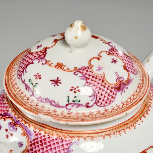 18th Century Chinese Export Porcelain Famille Rose Tea Pot 8 Inches Long - Foto 7 di 8