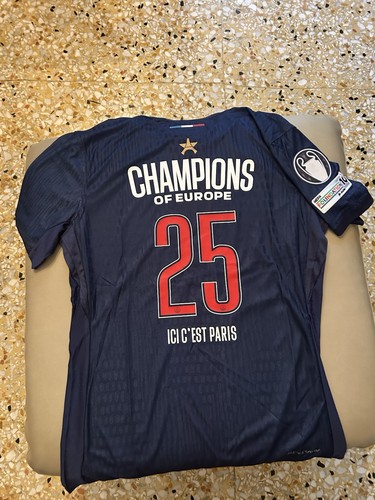 Maglia Champions Of Europe versione Giocatore Psg - Foto 2 di 7