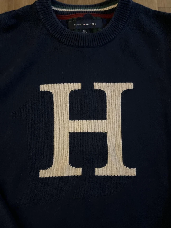 Suéter Tommy Hilfiger Para Hombre Grande Azul Marino H Logo Parche en el Codo Cuello Redondo Pullover Foto 2 de 4