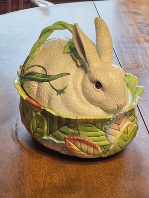FITZ & FLOYD ''Le Lapin'' Large Oval Covered Vegetable bowl Easter Bunny Rabbit 