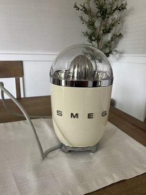 SMEG CITRUS JUICER RETRO STYLE ELECTRIC JUICER - CREAM