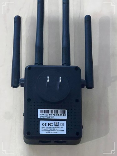 AC1200 WiFi Range Extender and Router with 4 Antennas - Picture 2 of 3