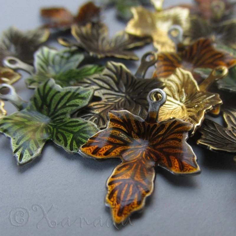 Осенние кленовые листья золото бронза и эмаль подвески смесь CM6373 - 20, 40 или 60 шт. - Изображение 3 из 4
