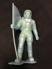 MARX SPACE EXPLORER WITH FLAG 1970 VINTAGE FIGURE