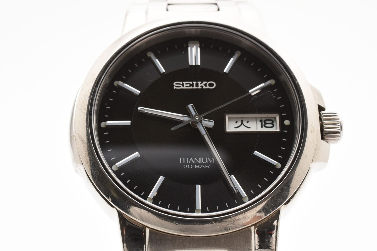 SEIKO セイコー TITANIUM 7N43-7B80 クォーツ 腕時計 SEIKO Titanium 7N43-7B80 Water Resistant 20bar Daydate Round
