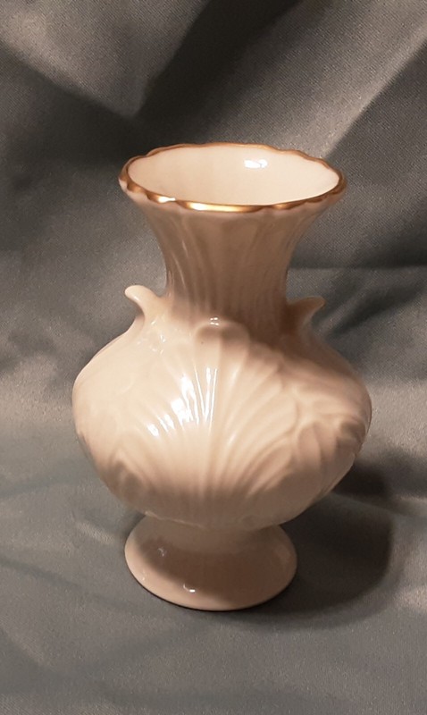 Lenox Special Collection Elfin Footed Bud Vase Ivory Gold Trim 4.5" USA.
