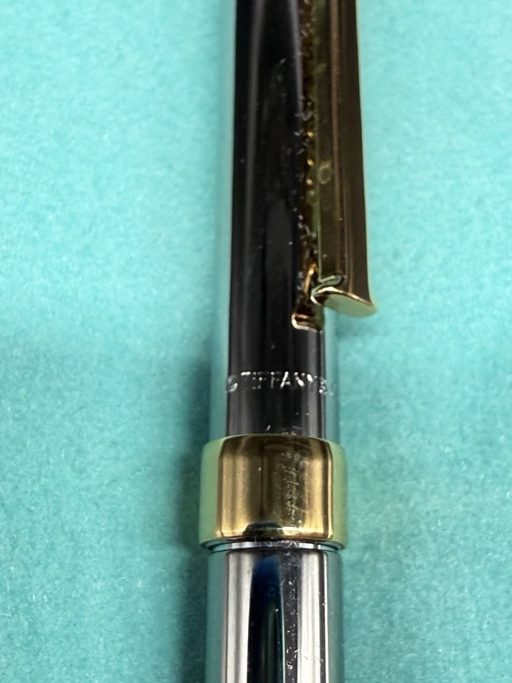 Bolígrafo Tiffany & Co. T-Clip — Chapado en rutenio y oro amarillo — Nuevo Foto 4 de 4