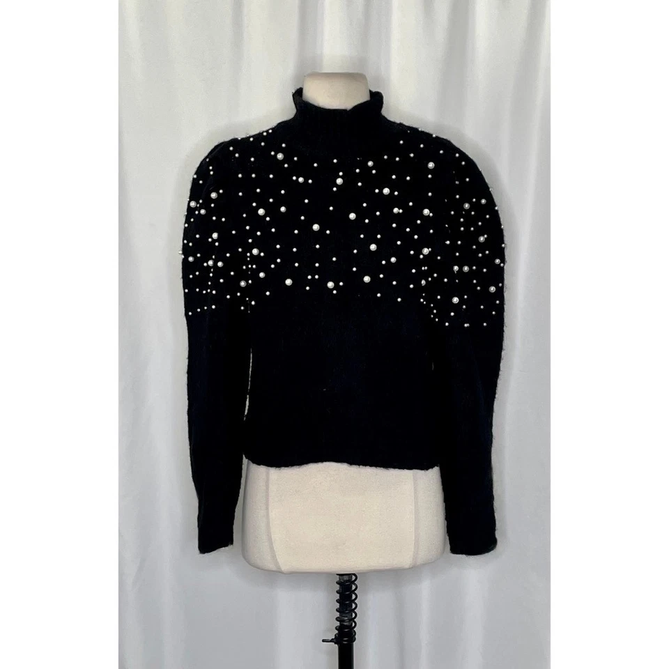 Suéter ZARA Mock Neck Pearl Embellished preto mangas folhadas cropped médio - Imagem 2 de 4