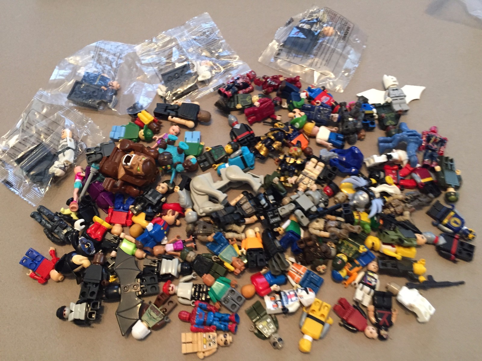 100 lego minifigures