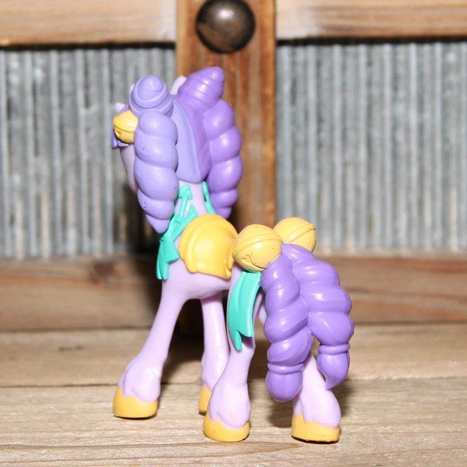 Boneco solto Shopkins Happy Places Rainbow Beach Ringa Bell Lil unicórnio - Imagem 4 de 4