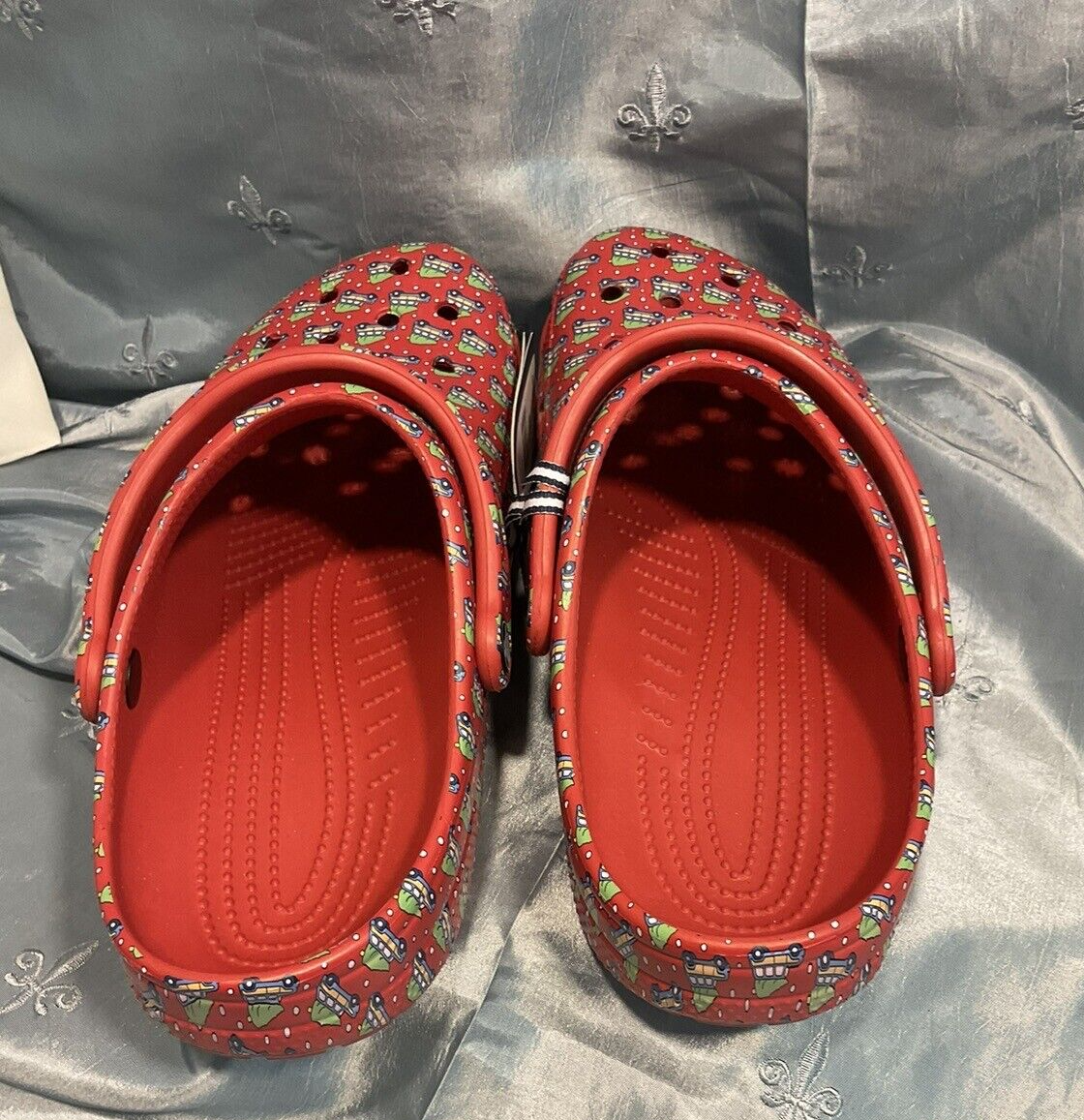 NWT Crocs Classic Vineyard Vines Clogs Holiday Christmas  display picture 1