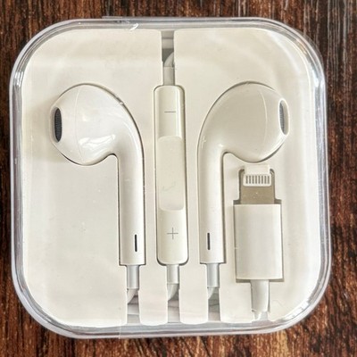 Apple EarPods Lightning Connector Wired Earbuds White MNHF2LL/A New Open Box