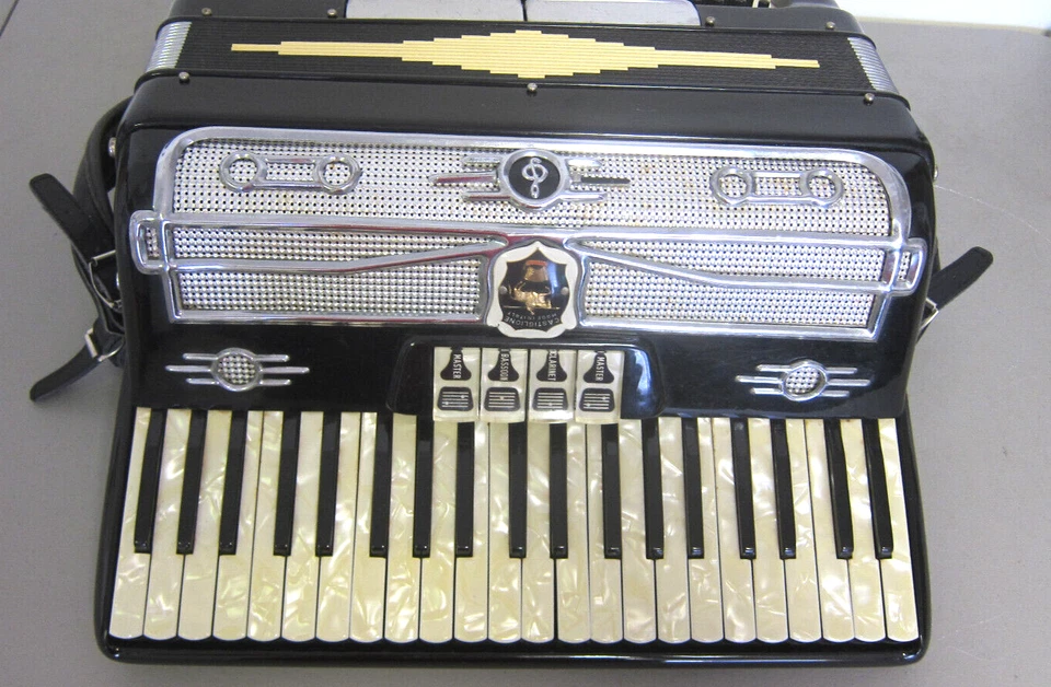 Castiglione Series 408 Detroit Vintage Black  Accordion W/ Case - Made In Italy - Image 2 of 4